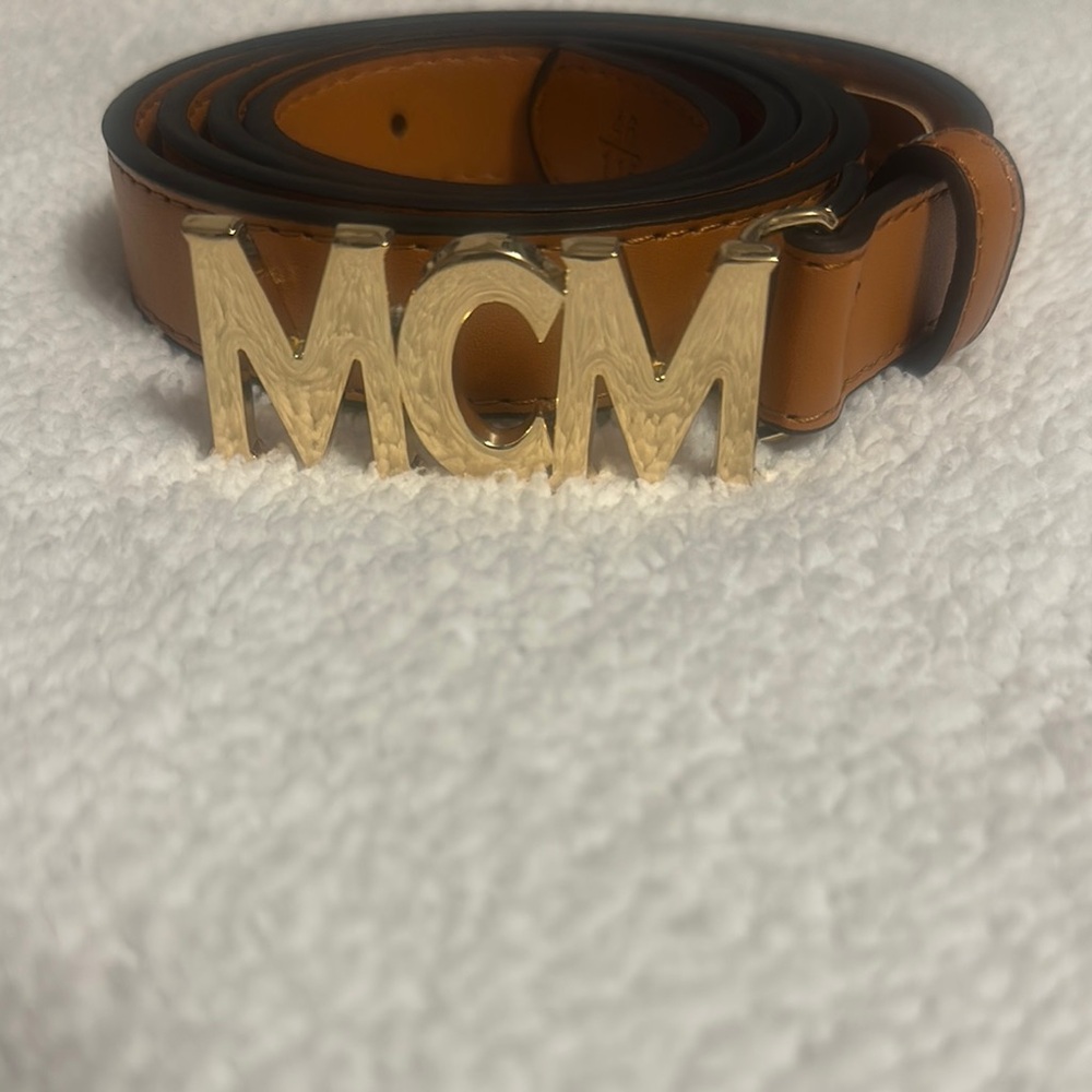 Fashion Inspired Item (BELTS)
New Brown Leather Belt w/gold buckle
#4
